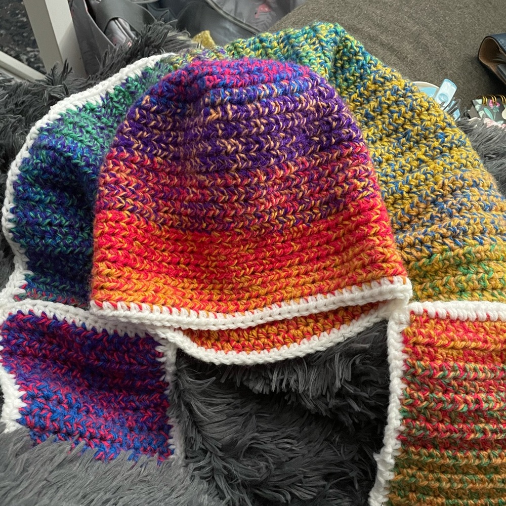 Hat and matching scarf with pockets